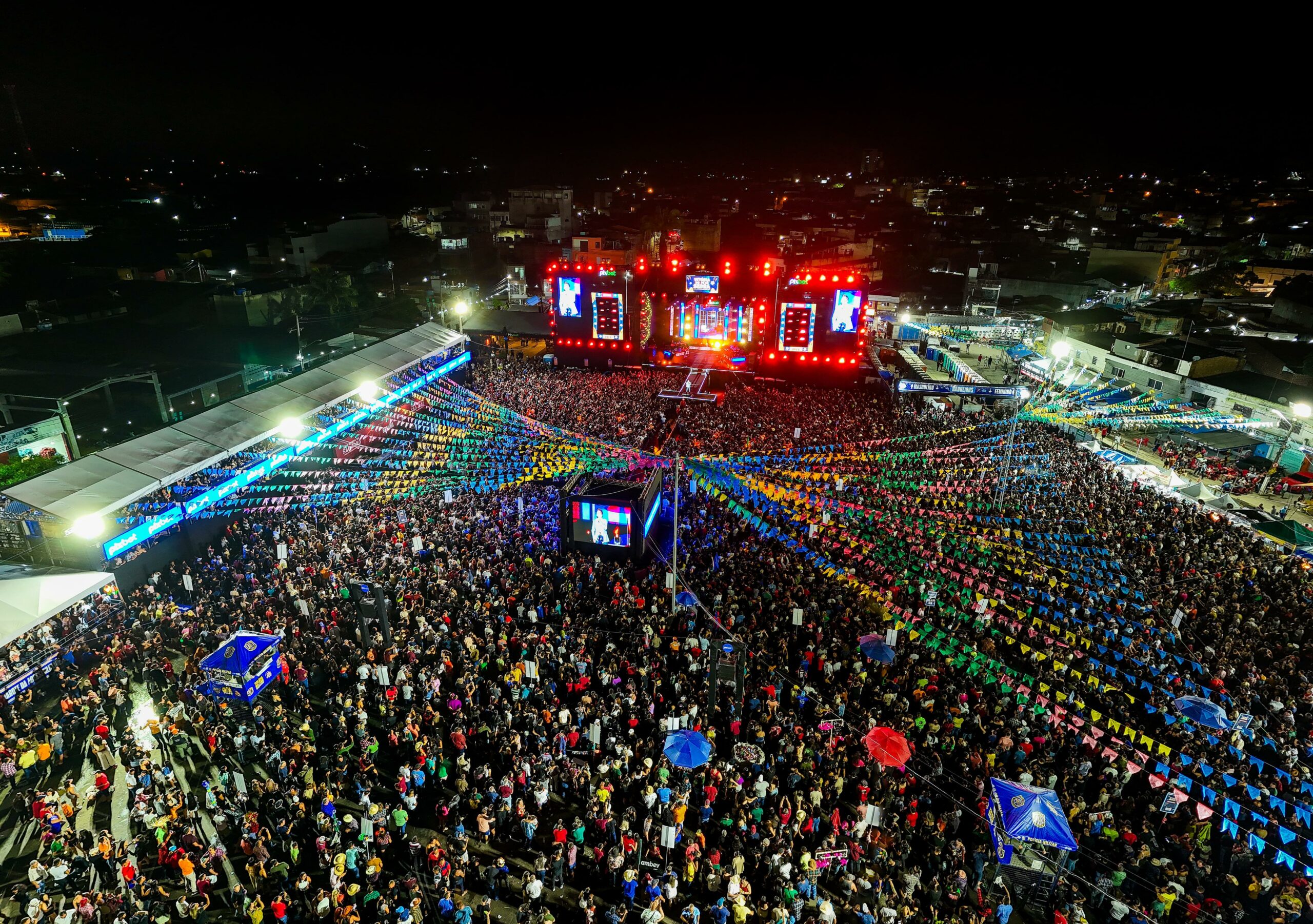 Público faz bonito no show de Leonardo e Vitória do Pé de Serra encerra com sucesso no polo principal