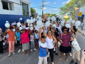 Secretaria de Saúde e Bem-Estar realiza caminhada em apoio à saúde mental de crianças e adolescentes